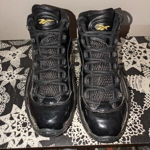 REEBOK ALLEN IVERSONS BIG KIDS 6 BLACK/ GOLD